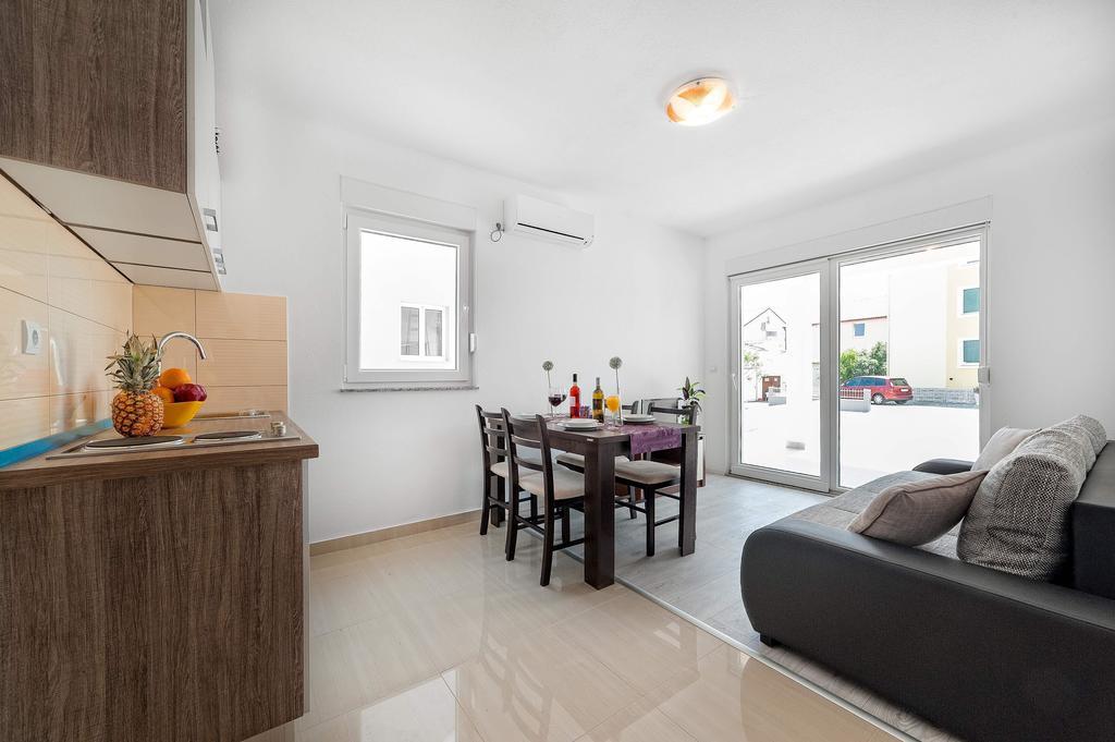 Apartments Hrvoje Vodice Habitación foto